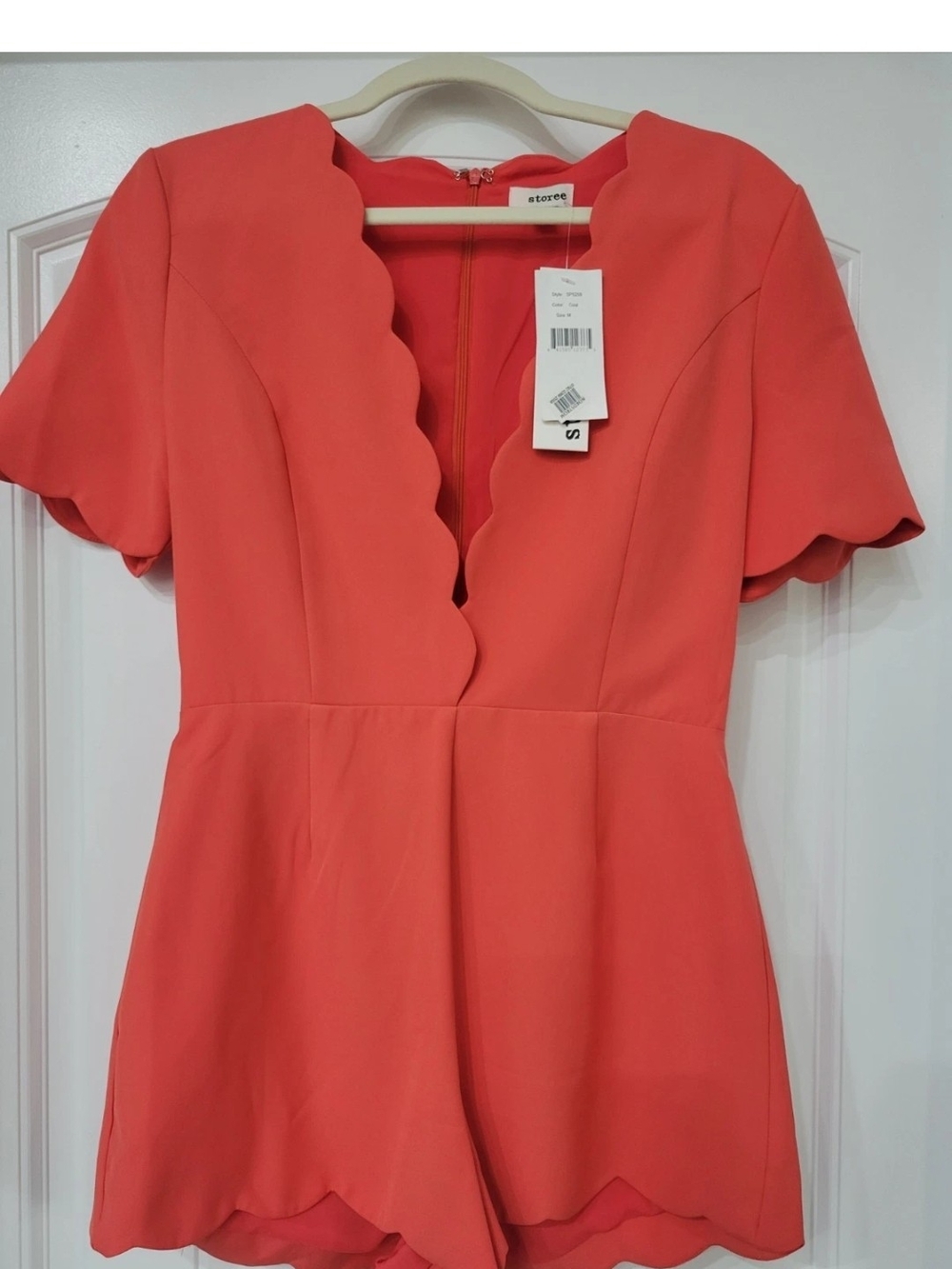 Storee Coral Solid Scalloped V-Neck Short Sleeve Zip Romper One-Piece Size M